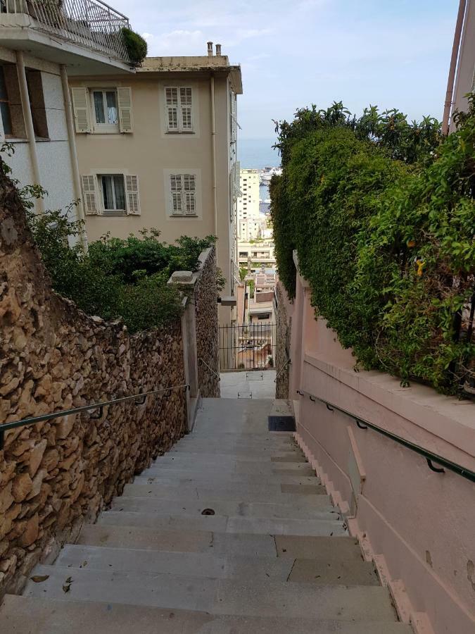 Plein Coeur De Monaco, A 300 Metres A Pied Du Port De Monaco, 4 Pieces Dans Des Escaliers Vue Mer Exceptionnelle Exteriér fotografie